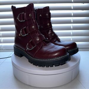 So Ankle Boots Booties Size 6. Nearly new. Burgundy color.